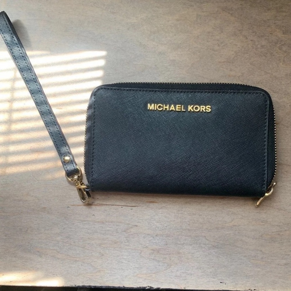 Michael Kors Jet Set Wristlet